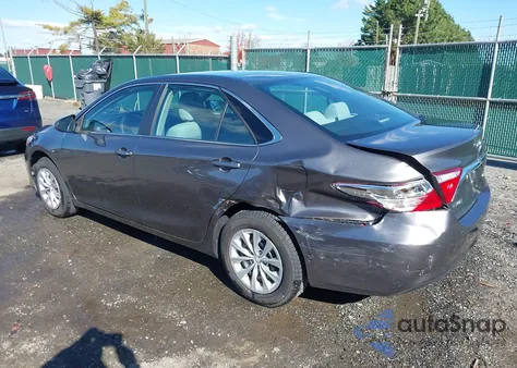 2017 Toyota Camry Le z USA, uszkodzony, nr VIN 4T1BF1FK5HU800573